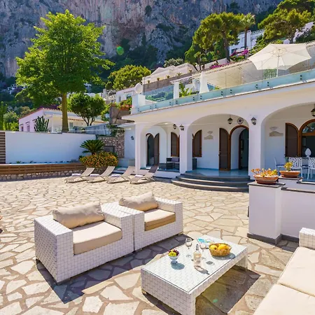 By Myvillacollection Βίλα